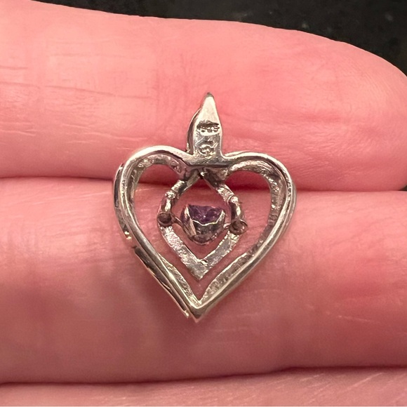 Sterling silver amethyst heart pendant. The amethyst “flutters” when moved. - Picture 5 of 6